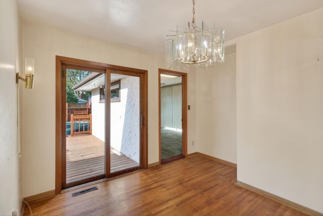 1502 Sherren Avenue E, Maplewood, MN 55109