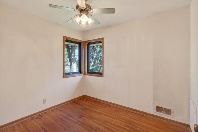 1502 Sherren Avenue E, Maplewood, MN 55109