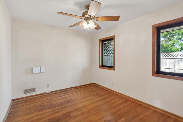 1502 Sherren Avenue E, Maplewood, MN 55109