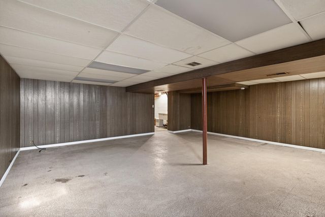 1502 Sherren Avenue E, Maplewood, MN 55109