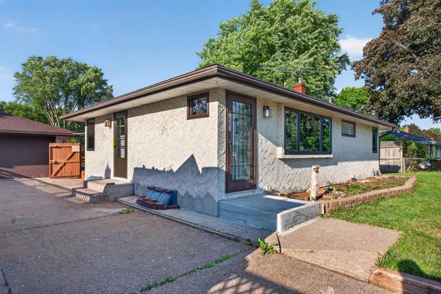 1502 Sherren Avenue E, Maplewood, MN 55109