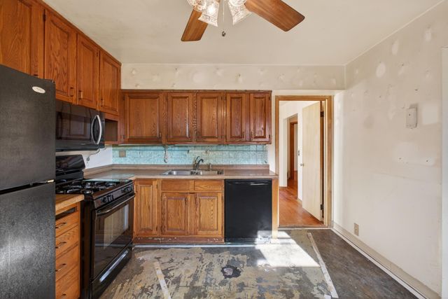 1502 Sherren Avenue E, Maplewood, MN 55109