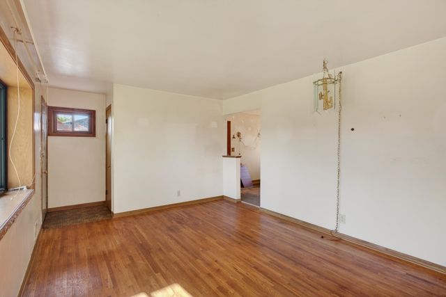 1502 Sherren Avenue E, Maplewood, MN 55109