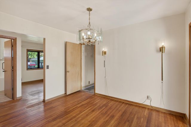 1502 Sherren Avenue E, Maplewood, MN 55109
