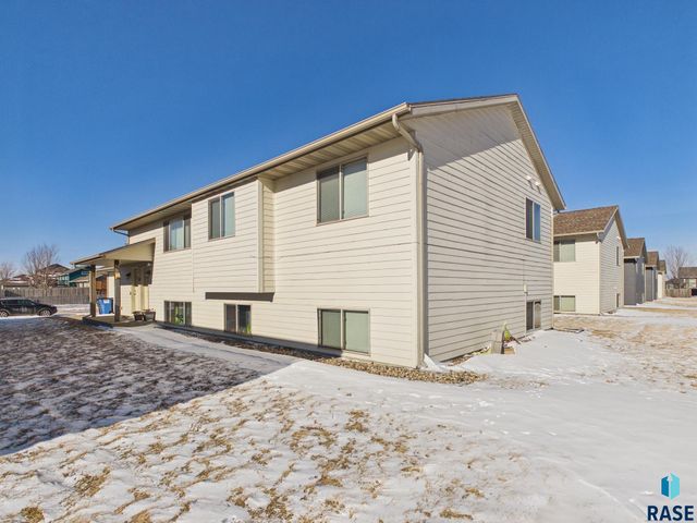 8202 S Hughes Ave Avenue, Sioux Falls, SD 57108