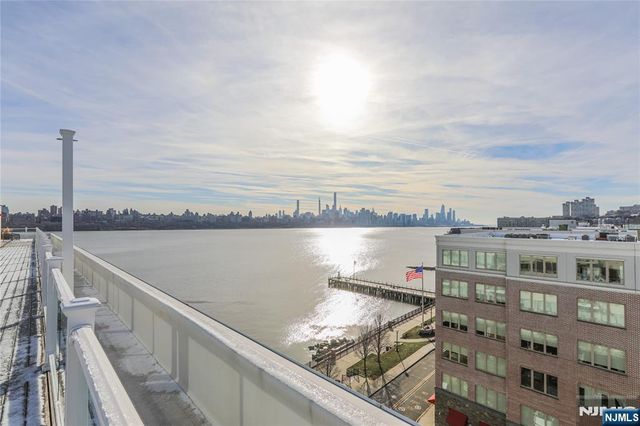 15 Somerset Lane 319, Edgewater, NJ 07020