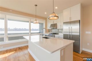 15 Somerset Lane 319, Edgewater, NJ 07020