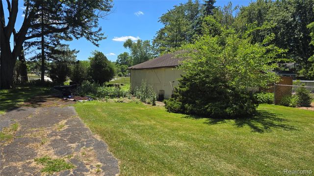 7993 CHURCH Road, Grosse Ile Township, MI 48138