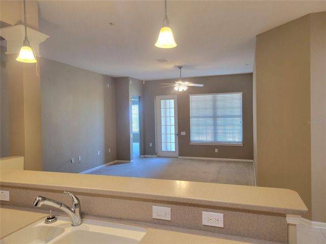 7905 N SEMINOLE BOULEVARD 3404, Seminole, FL 33772