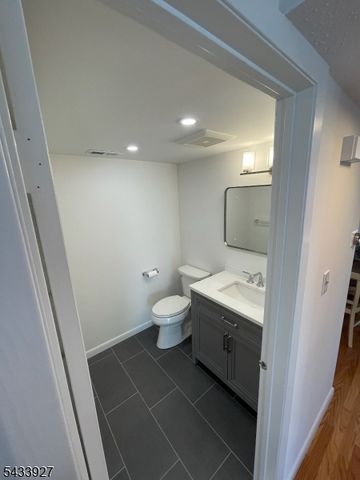 73 Linda Ln, Edison Twp., NJ 08820