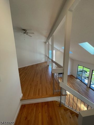 73 Linda Ln, Edison Twp., NJ 08820
