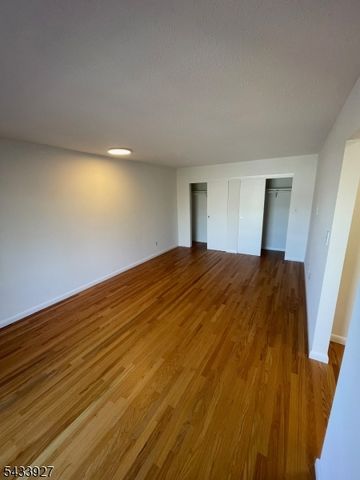 73 Linda Ln, Edison Twp., NJ 08820