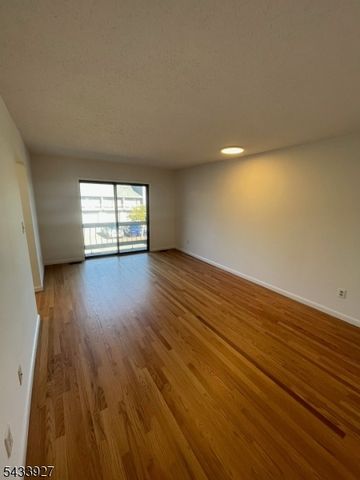 73 Linda Ln, Edison Twp., NJ 08820