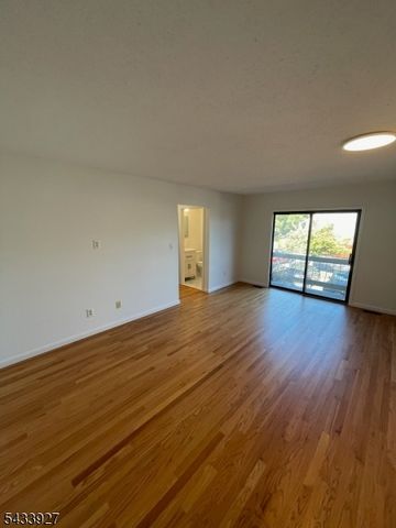 73 Linda Ln, Edison Twp., NJ 08820