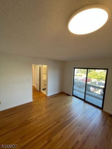 73 Linda Ln, Edison Twp., NJ 08820