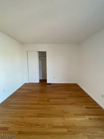 73 Linda Ln, Edison Twp., NJ 08820
