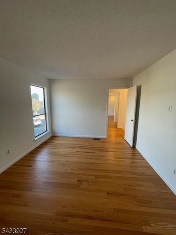 73 Linda Ln, Edison Twp., NJ 08820