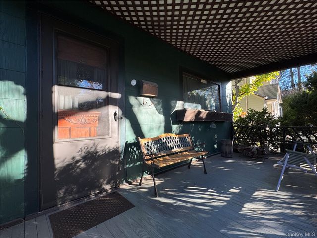 42 Chestnut Street, Glen Cove, NY 11542