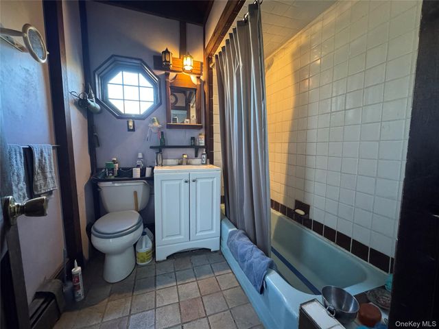 42 Chestnut Street, Glen Cove, NY 11542