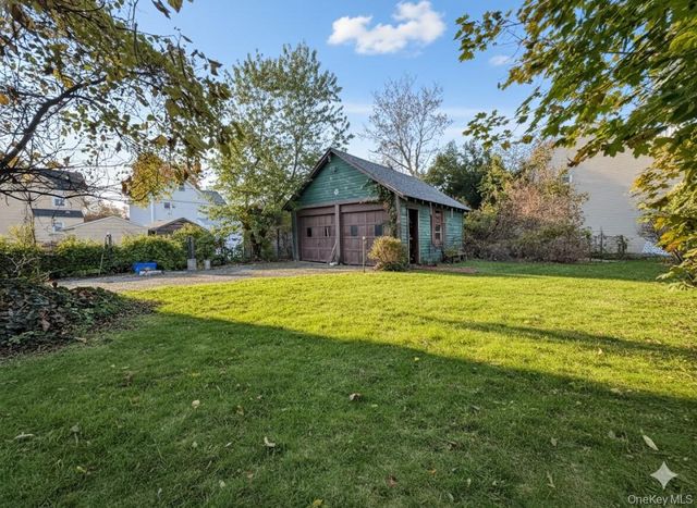 42 Chestnut Street, Glen Cove, NY 11542