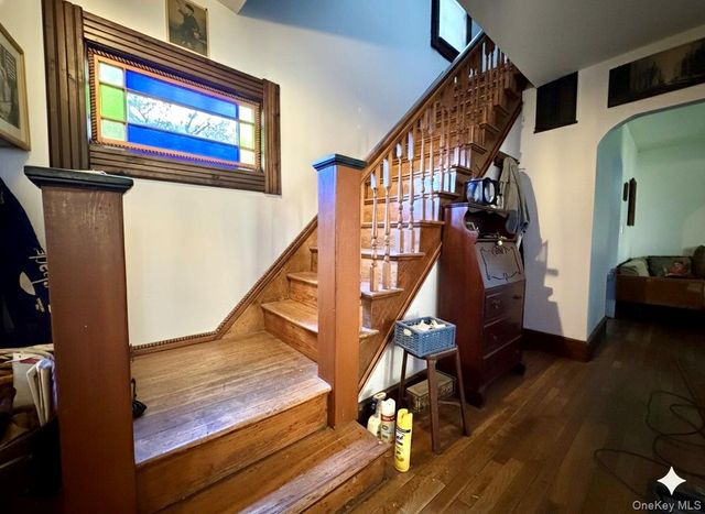 42 Chestnut Street, Glen Cove, NY 11542