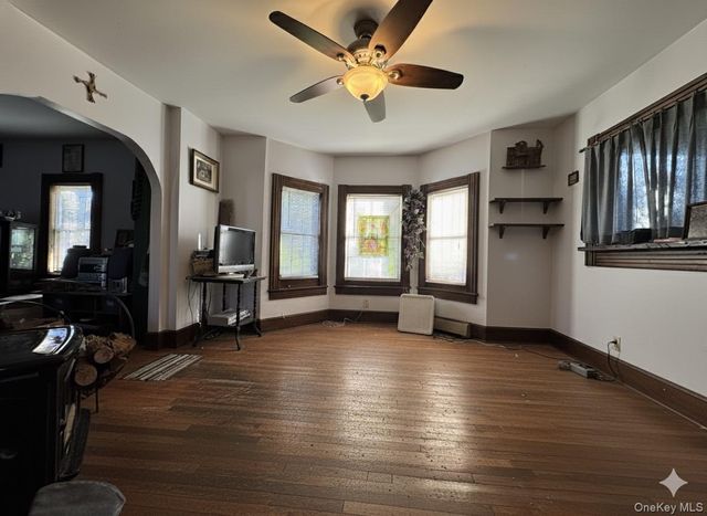 42 Chestnut Street, Glen Cove, NY 11542