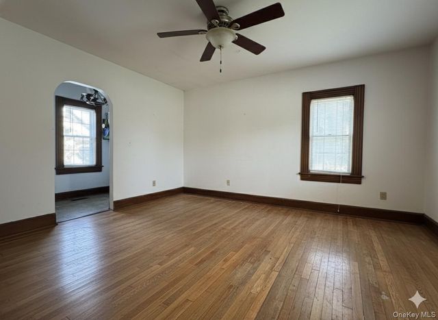 42 Chestnut Street, Glen Cove, NY 11542