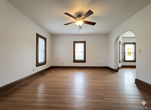 42 Chestnut Street, Glen Cove, NY 11542