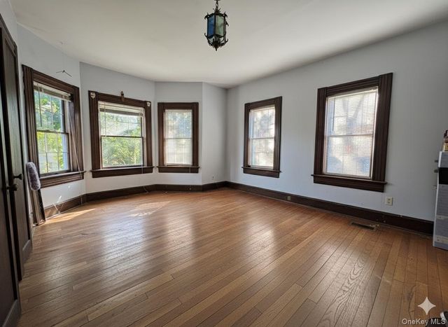 42 Chestnut Street, Glen Cove, NY 11542