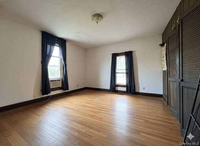 42 Chestnut Street, Glen Cove, NY 11542