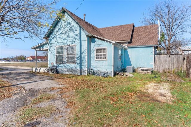 109 N Kouns Street, Cleburne, TX 76031