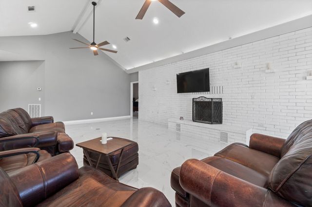 22405 Augusta Lane, Huntsville, TX 77340