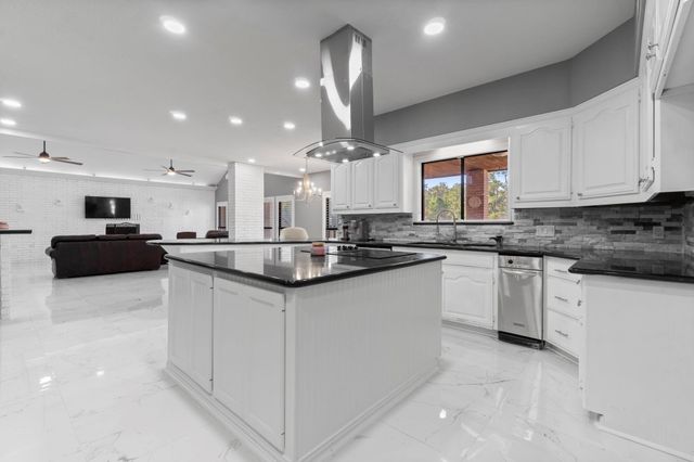 22405 Augusta Lane, Huntsville, TX 77340