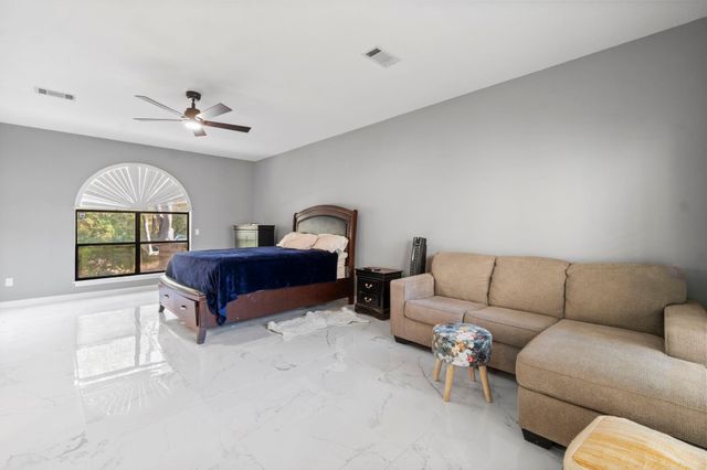 22405 Augusta Lane, Huntsville, TX 77340