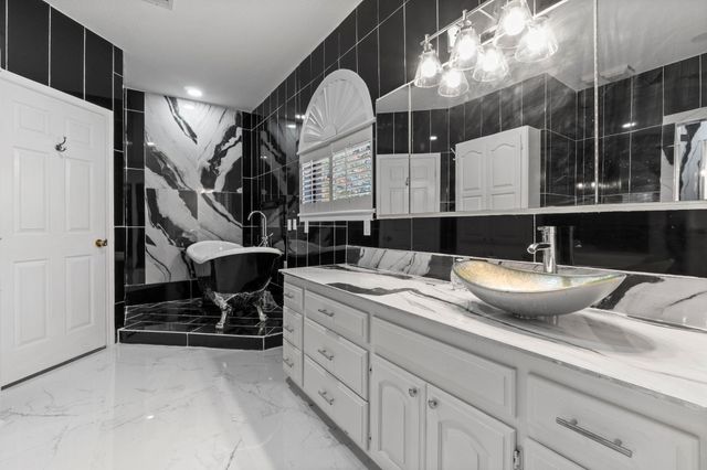 22405 Augusta Lane, Huntsville, TX 77340