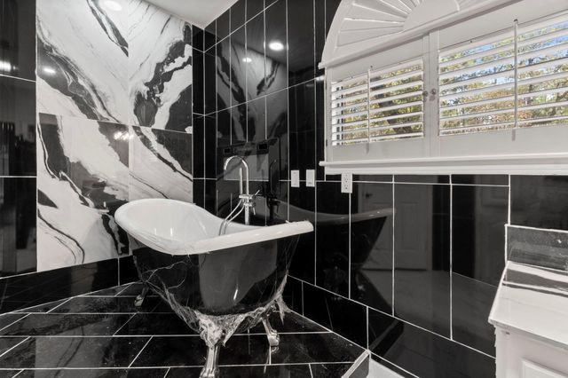 22405 Augusta Lane, Huntsville, TX 77340