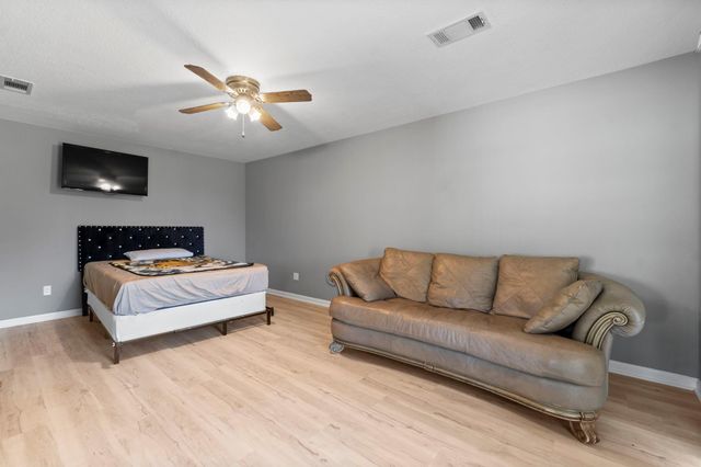 22405 Augusta Lane, Huntsville, TX 77340