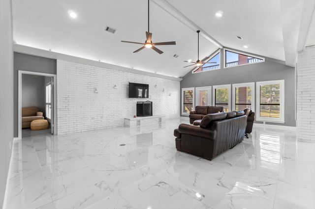 22405 Augusta Lane, Huntsville, TX 77340