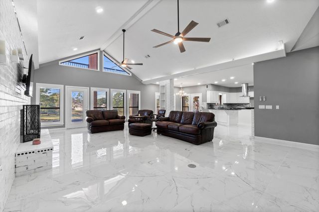 22405 Augusta Lane, Huntsville, TX 77340