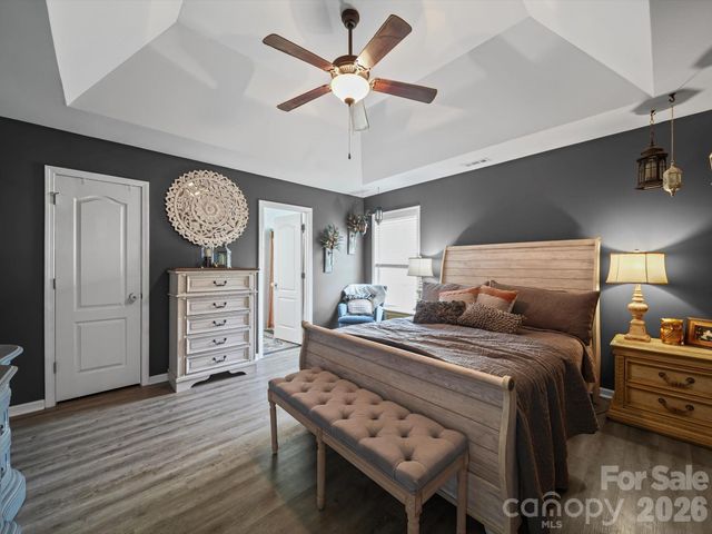 2017 Longhorn Drive, Dallas, NC 28034