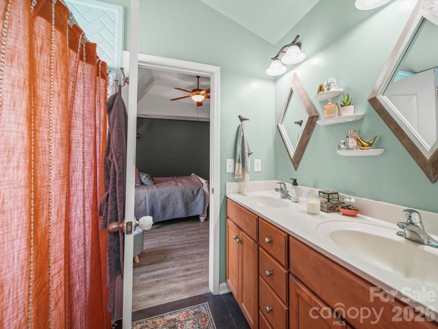 2017 Longhorn Drive, Dallas, NC 28034