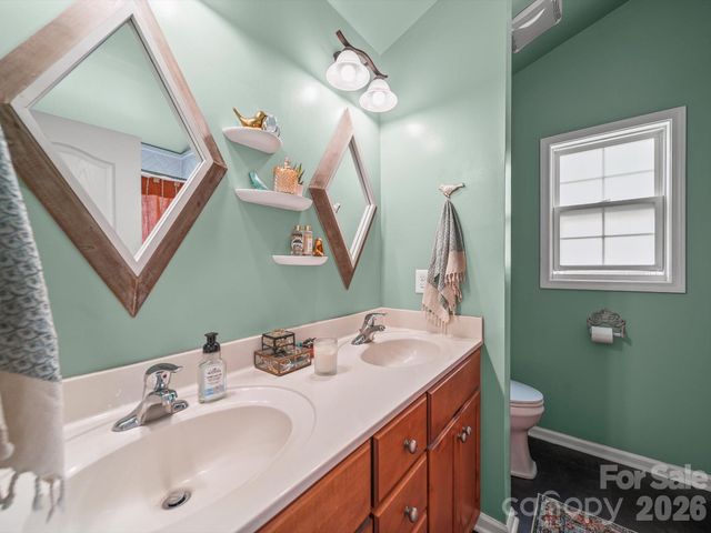 2017 Longhorn Drive, Dallas, NC 28034