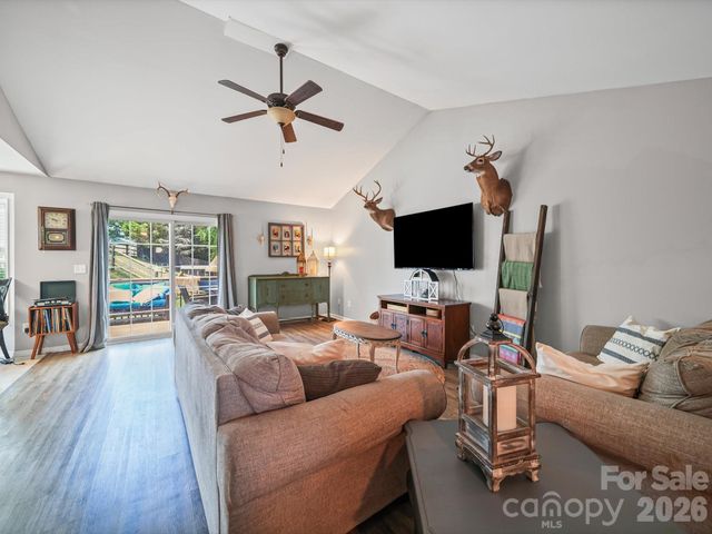 2017 Longhorn Drive, Dallas, NC 28034