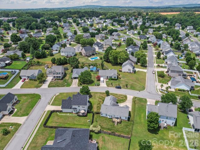 2017 Longhorn Drive, Dallas, NC 28034