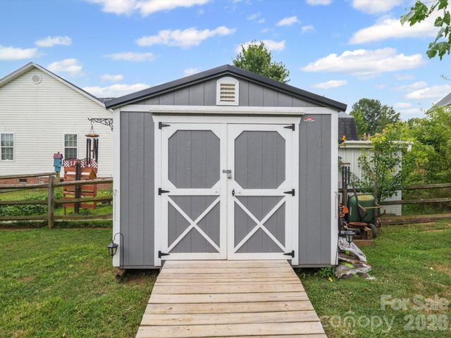 2017 Longhorn Drive, Dallas, NC 28034