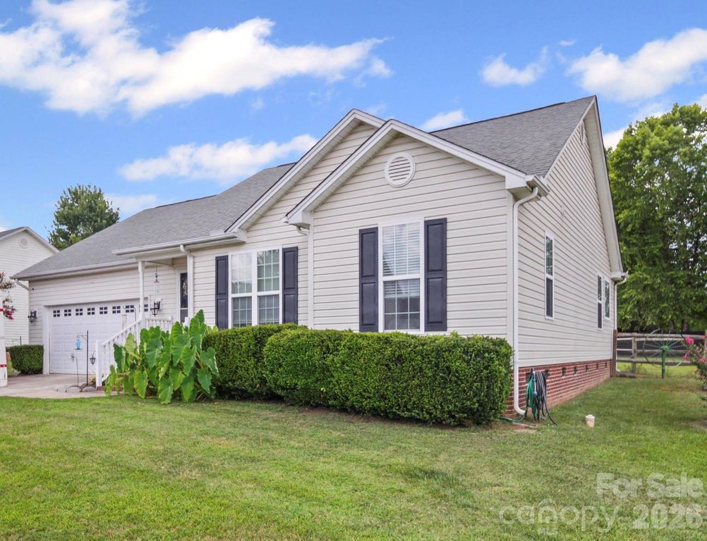 2017 Longhorn Drive, Dallas, NC 28034