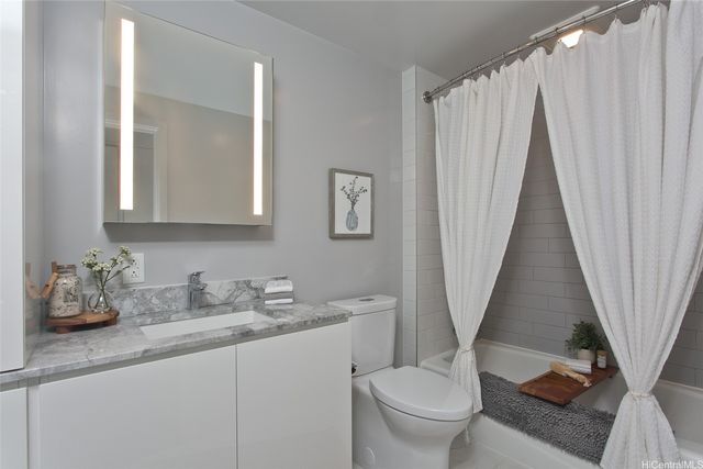 987 Queen Street 3506, Honolulu, HI 96814