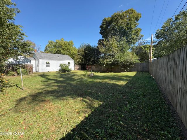 815 Stratford Place, Neosho, MO 64850