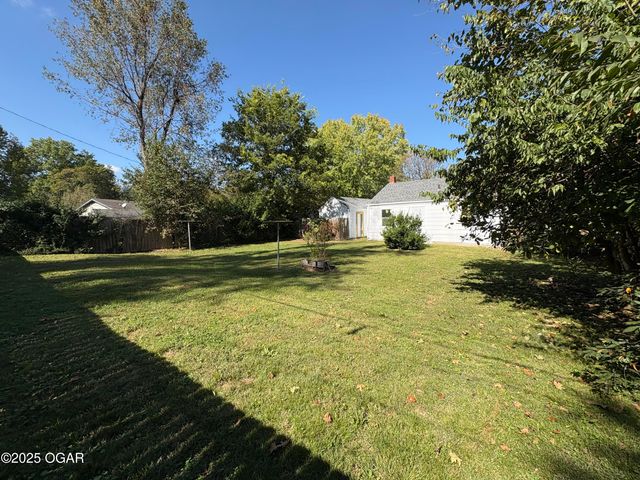 815 Stratford Place, Neosho, MO 64850