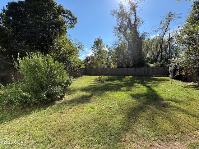 815 Stratford Place, Neosho, MO 64850